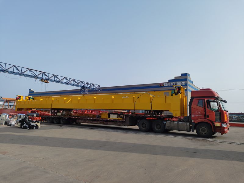 通用橋式起重機  QD32/5t—25.5m  制作完成，發(fā)往河南洛陽交付客戶使用