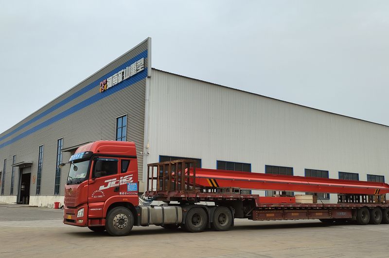 電動單梁起重機3臺 LD5t—16.8m LD3t—16.5m /2臺 制作完成，發(fā)往江西南昌交付客戶使用。